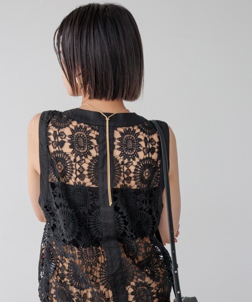 BAYFLOW（ベイフロー）の「[首元すっきり見え]Vネックレースブラウスベスト（ベスト・レディース・ブラック/オフホワイト・FREE）」の17枚目の写真