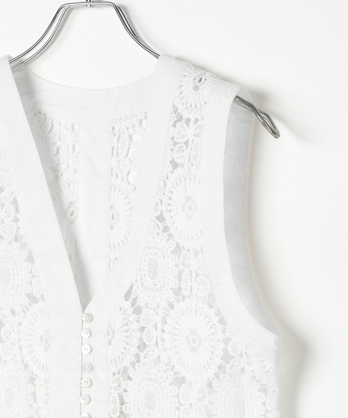 BAYFLOW（ベイフロー）の「[首元すっきり見え]Vネックレースブラウスベスト（ベスト・レディース・ブラック/オフホワイト・FREE）」の22枚目の写真