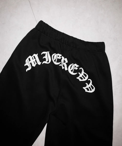 me+em select(ミームセレクト)の「グランジロゴバックプリントスウェットワイドパンツ / grunge logo back print sweat wide pants(スウェットパンツ・レディース・ブラック・FREE)」の3枚目の写真