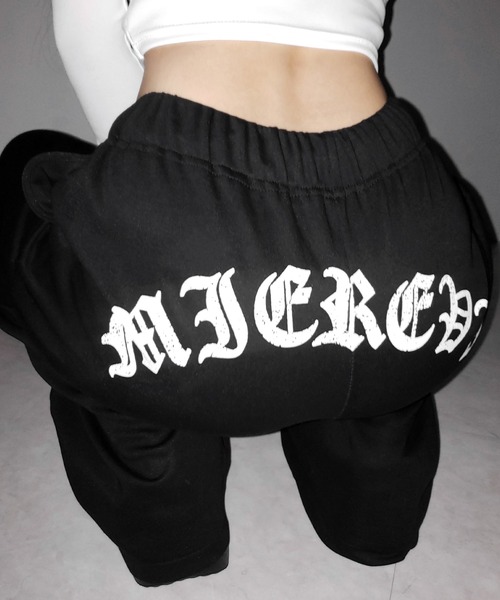 me+em select(ミームセレクト)の「グランジロゴバックプリントスウェットワイドパンツ / grunge logo back print sweat wide pants(スウェットパンツ・レディース・ブラック・FREE)」の4枚目の写真