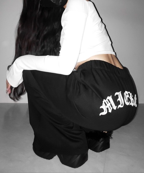 me+em select(ミームセレクト)の「グランジロゴバックプリントスウェットワイドパンツ / grunge logo back print sweat wide pants(スウェットパンツ・レディース・ブラック・FREE)」の5枚目の写真