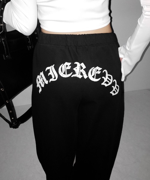 me+em select(ミームセレクト)の「グランジロゴバックプリントスウェットワイドパンツ / grunge logo back print sweat wide pants(スウェットパンツ・レディース・ブラック・FREE)」の11枚目の写真