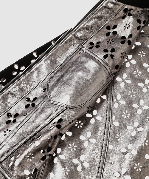MASU(エムエーエスユー)の「FLOWER HOLE LEATHER JACKET(その他アウター・メンズ・ブラウン/ブラック・48/46)」の4枚目の写真