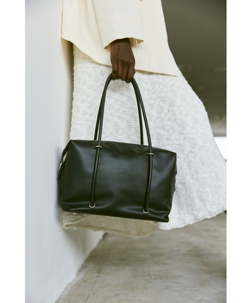 un/neu(アンノイ)の「2WAYナローハンドルスクエアボストン / ペットボトル収納可能 / ショルダーバッグ(ボストンバッグ・レディース・ブラック/ダークブラウン・FREE)」の18枚目の写真