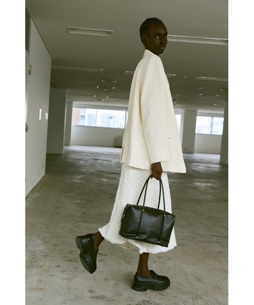 un/neu(アンノイ)の「2WAYナローハンドルスクエアボストン / ペットボトル収納可能 / ショルダーバッグ(ボストンバッグ・レディース・ブラック/ダークブラウン・FREE)」の19枚目の写真