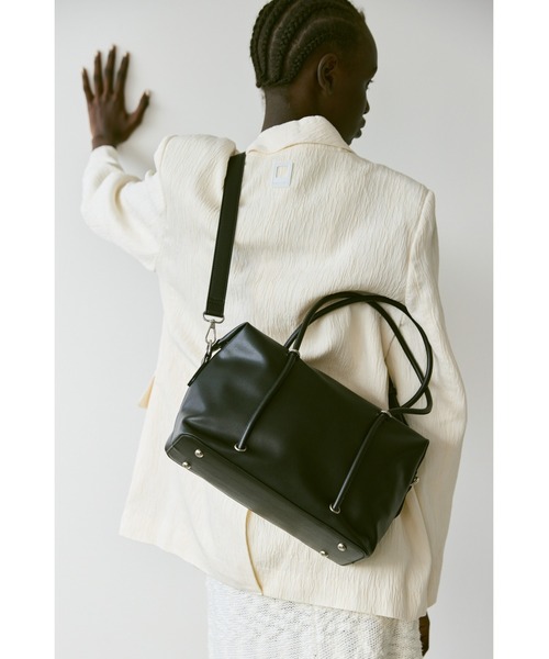 un/neu(アンノイ)の「2WAYナローハンドルスクエアボストン / ペットボトル収納可能 / ショルダーバッグ(ボストンバッグ・レディース・ブラック/ダークブラウン・FREE)」の22枚目の写真