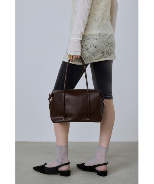 un/neu(アンノイ)の「2WAYナローハンドルスクエアボストン / ペットボトル収納可能 / ショルダーバッグ(ボストンバッグ・レディース・ブラック/ダークブラウン・FREE)」の8枚目の写真