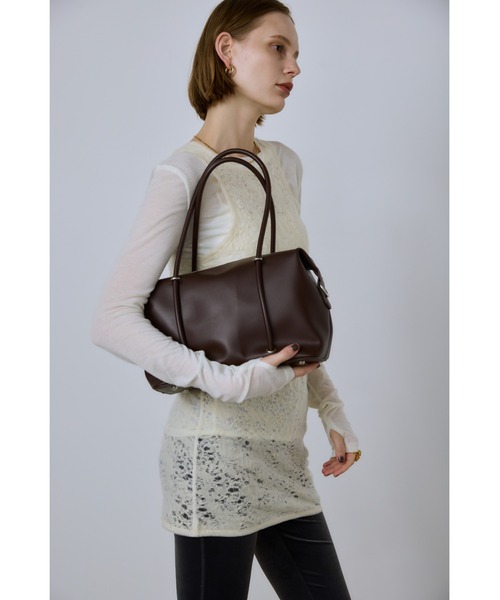 un/neu(アンノイ)の「2WAYナローハンドルスクエアボストン / ペットボトル収納可能 / ショルダーバッグ(ボストンバッグ・レディース・ブラック/ダークブラウン・FREE)」の7枚目の写真