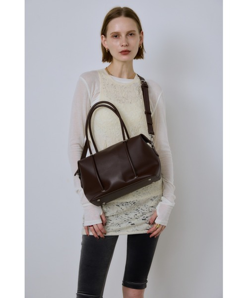 un/neu(アンノイ)の「2WAYナローハンドルスクエアボストン / ペットボトル収納可能 / ショルダーバッグ(ボストンバッグ・レディース・ブラック/ダークブラウン・FREE)」の13枚目の写真