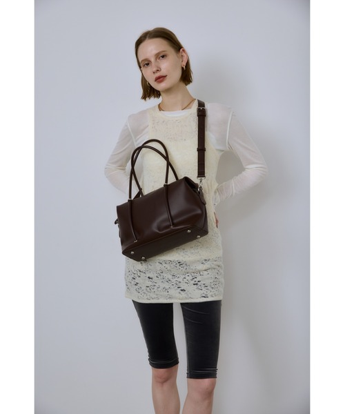 un/neu(アンノイ)の「2WAYナローハンドルスクエアボストン / ペットボトル収納可能 / ショルダーバッグ(ボストンバッグ・レディース・ブラック/ダークブラウン・FREE)」の16枚目の写真