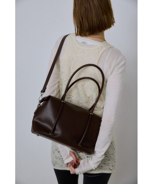 un/neu(アンノイ)の「2WAYナローハンドルスクエアボストン / ペットボトル収納可能 / ショルダーバッグ(ボストンバッグ・レディース・ブラック/ダークブラウン・FREE)」の14枚目の写真