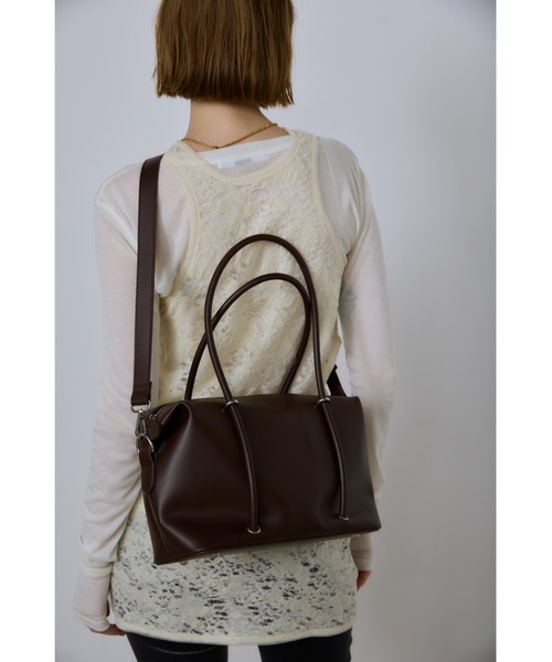 un/neu(アンノイ)の「2WAYナローハンドルスクエアボストン / ペットボトル収納可能 / ショルダーバッグ(ボストンバッグ・レディース・ブラック/ダークブラウン・FREE)」の15枚目の写真