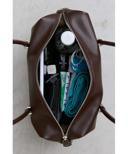 un/neu(アンノイ)の「2WAYナローハンドルスクエアボストン / ペットボトル収納可能 / ショルダーバッグ(ボストンバッグ・レディース・ブラック/ダークブラウン・FREE)」の4枚目の写真