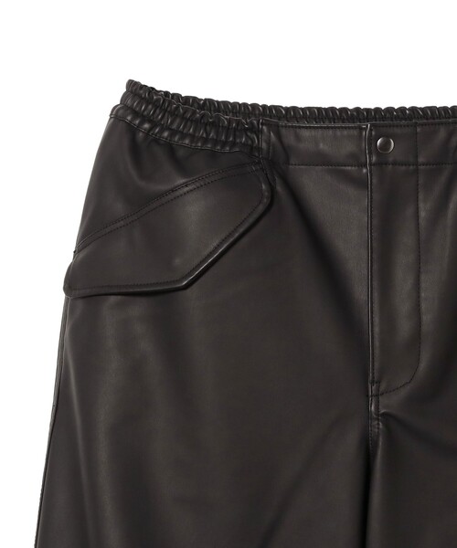 フェイクレザー オーバーパンツ（その他パンツ）｜BEAMS（ビームス）の