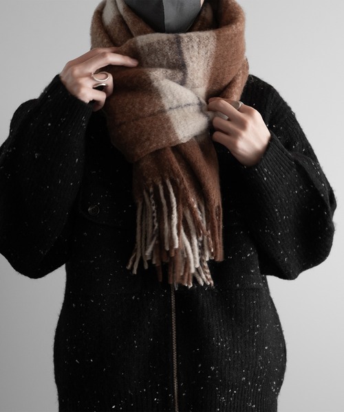 RUUBON（ルーボン）の「【RUUBON】 soft volume check muffler / ソフトボリュームチェックマフラー（マフラー・メンズ・ブラウン/ベージュ・FREE）」の8枚目の写真