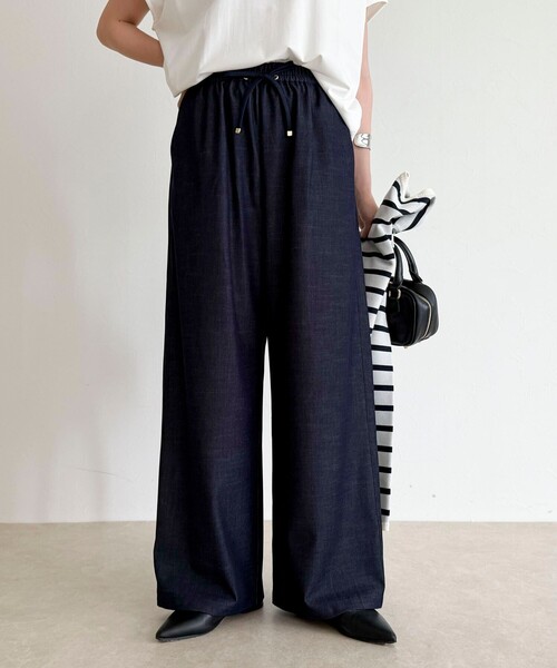 fredy emue（フレディエミュ）の「シャンブレーデニムライクイージーパンツ（その他パンツ・レディース・ネイビー/オフホワイト・34/36/38）」の2枚目の写真
