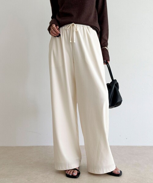 fredy emue（フレディエミュ）の「シャンブレーデニムライクイージーパンツ（その他パンツ・レディース・ネイビー/オフホワイト・34/36/38）」の3枚目の写真