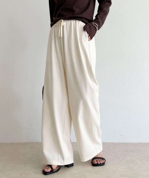 fredy emue（フレディエミュ）の「シャンブレーデニムライクイージーパンツ（その他パンツ・レディース・ネイビー/オフホワイト・34/36/38）」の4枚目の写真