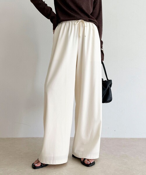 fredy emue（フレディエミュ）の「シャンブレーデニムライクイージーパンツ（その他パンツ・レディース・ネイビー/オフホワイト・34/36/38）」の6枚目の写真