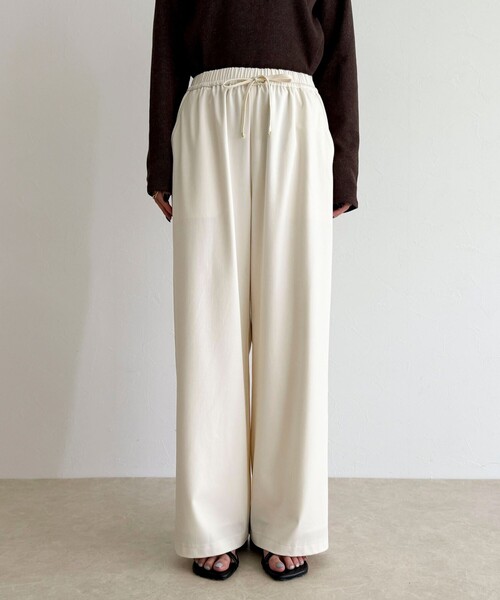 fredy emue（フレディエミュ）の「シャンブレーデニムライクイージーパンツ（その他パンツ・レディース・ネイビー/オフホワイト・34/36/38）」の7枚目の写真