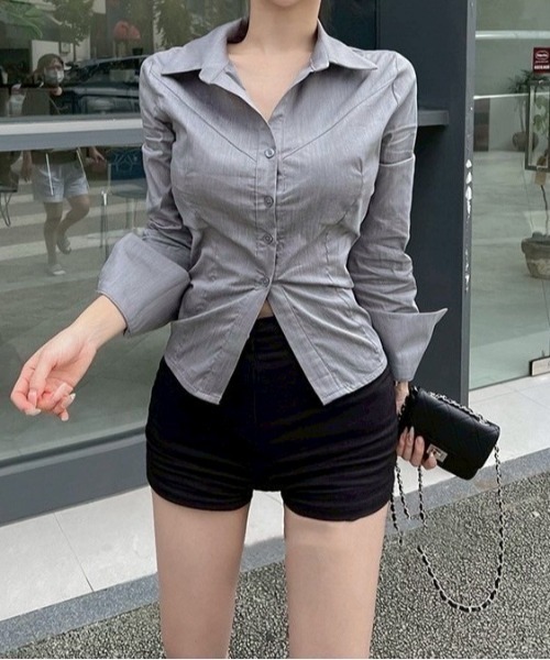 VIBGYOR(ヴィブジョー)の「【LAMPOON】タイトグレーシャツ(シャツ/ブラウス・レディース・グレー・MEDIUM/SMALL/LARGE)」の1枚目の写真