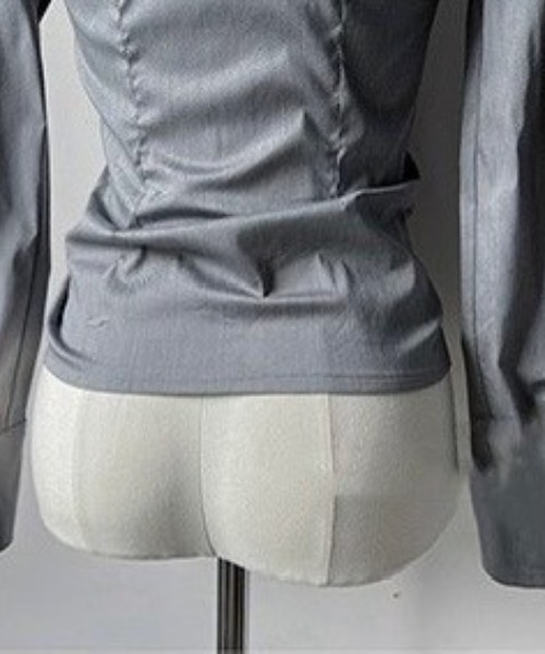 VIBGYOR(ヴィブジョー)の「【LAMPOON】タイトグレーシャツ(シャツ/ブラウス・レディース・グレー・MEDIUM/SMALL/LARGE)」の5枚目の写真