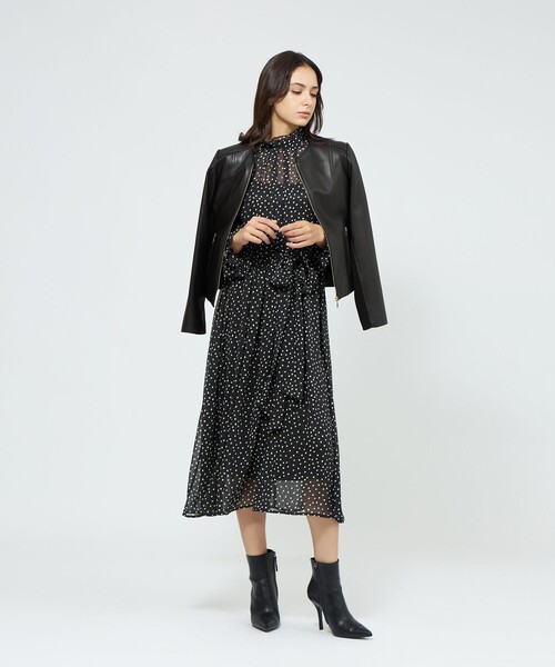 EPOCA（エポカ）の「【EPOCA STORIA】ソフトラムレザージャケット《WEB＆EPOCA THE SHOP店舗限定》（ライダースジャケット・レディース・ベージュ/ブラック・40/38）」の5枚目の写真