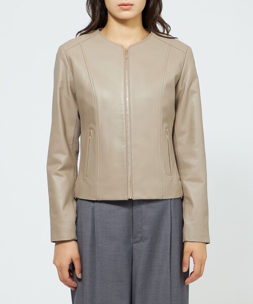 EPOCA（エポカ）の「【EPOCA STORIA】ソフトラムレザージャケット《WEB＆EPOCA THE SHOP店舗限定》（ライダースジャケット・レディース・ベージュ/ブラック・40/38）」の7枚目の写真