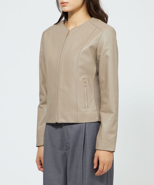 EPOCA（エポカ）の「【EPOCA STORIA】ソフトラムレザージャケット《WEB＆EPOCA THE SHOP店舗限定》（ライダースジャケット・レディース・ベージュ/ブラック・40/38）」の8枚目の写真
