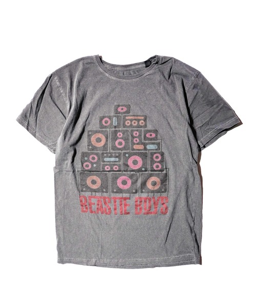 THRIFTY LOOK(スリフティールック)の「THRIFTY LOOK スリフティルック / PIGMENT"BEASTIE BOYS"TEE(Tシャツ/カットソー・メンズ・ブラック・LARGE/X-LARGE)」の1枚目の写真