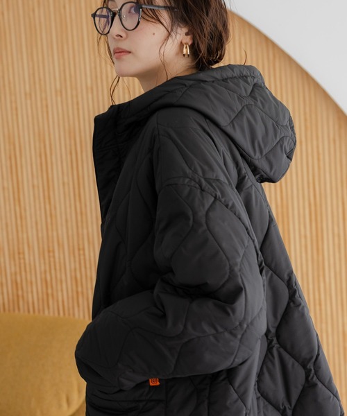 Elura（エルーラ）の「＜UNIVERSAL OVERALL別注＞キルティングフードブルゾン/579951（ブルゾン・レディース・カーキ/ブラック/ダークブラウン・FREE）」の18枚目の写真