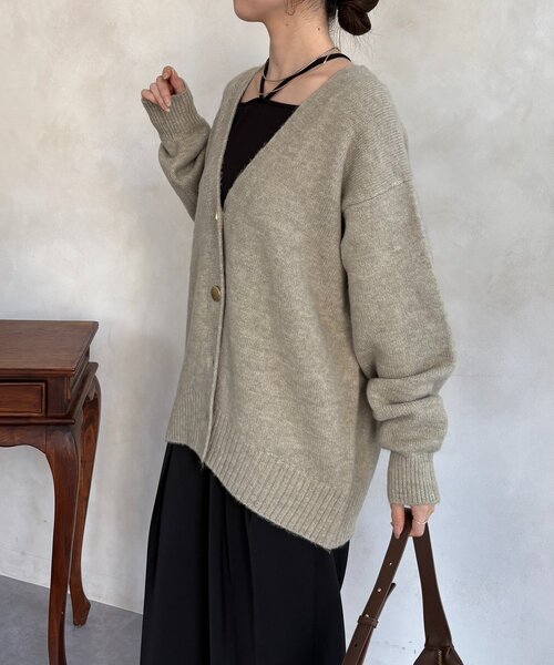 Thevon（ゼボン）の「ヤクライクGOLDボタンVネックカーディガン（カーディガン/ボレロ・レディース・カーキ/ブラウン/キャメル・FREE）」の11枚目の写真