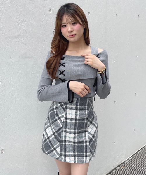 one way（ワンウェイ）の「レーシングオフショルニット（ニット/セーター・レディース・ベージュ/ホワイト/ピンク/グレー/ピンクベージュ・FREE）」の2枚目の写真