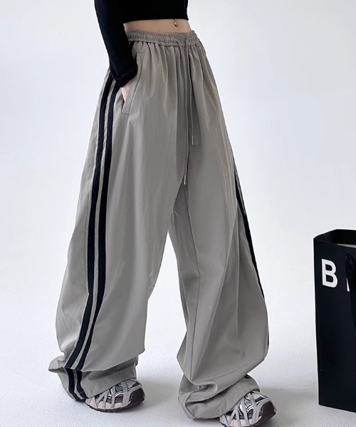 cammie(キャミー)の「サイド2ラインルーズパンツ(その他パンツ・レディース・ブラック/グレー・L/M)」の5枚目の写真