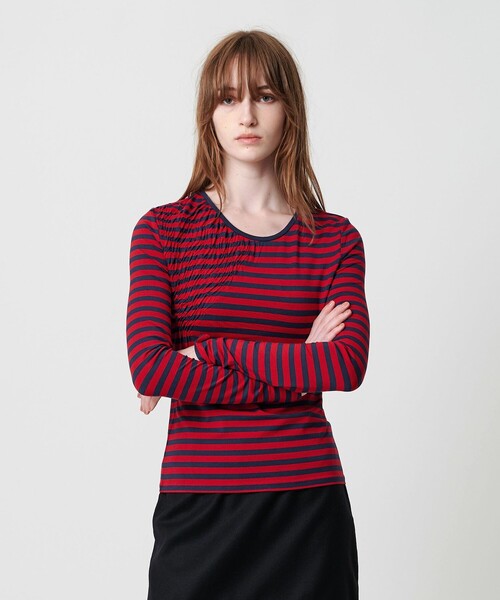 ATTISESSION(アティセッション)の「<ATTISESSION>シャーリング ボーダー プルオーバー トップス(Tシャツ/カットソー・レディース・レッド/ダークグレー・FREE)」の1枚目の写真