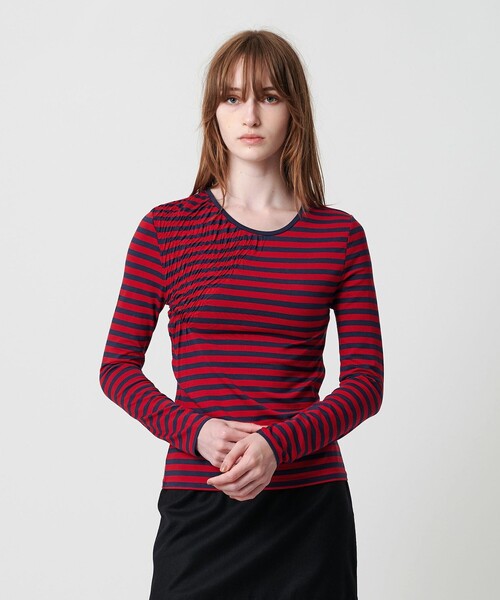 ATTISESSION(アティセッション)の「<ATTISESSION>シャーリング ボーダー プルオーバー トップス(Tシャツ/カットソー・レディース・レッド/ダークグレー・FREE)」の5枚目の写真
