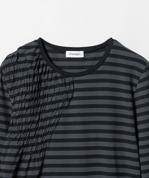 ATTISESSION(アティセッション)の「<ATTISESSION>シャーリング ボーダー プルオーバー トップス(Tシャツ/カットソー・レディース・レッド/ダークグレー・FREE)」の9枚目の写真