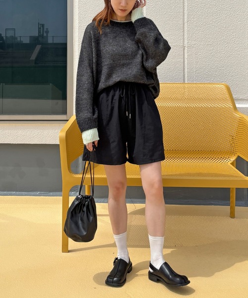 ISOOK（アイスー）の「【ISOOK / アイスー】アクリルモヘア配色レイヤードニット / カラーニット セーター プルオーバー 長袖 バイカラー 配色トップス ミドル丈 ビッグシルエット オーバーサイズ ボリュームスリーブ クルーネック グレー チャコール 春ニット 春服 無地 ZOZOTOWN限定（ニット/セーター・レディース・グレー/チャコールグレー/レッド・FREE）」の18枚目の写真