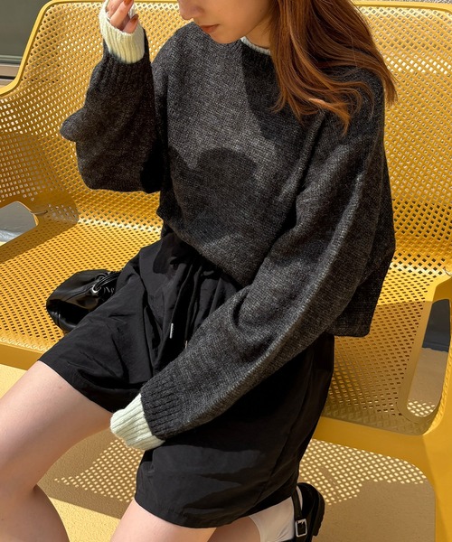 ISOOK（アイスー）の「【ISOOK / アイスー】アクリルモヘア配色レイヤードニット / カラーニット セーター プルオーバー 長袖 バイカラー 配色トップス ミドル丈 ビッグシルエット オーバーサイズ ボリュームスリーブ クルーネック グレー チャコール 春ニット 春服 無地 ZOZOTOWN限定（ニット/セーター・レディース・グレー/チャコールグレー/レッド・FREE）」の4枚目の写真