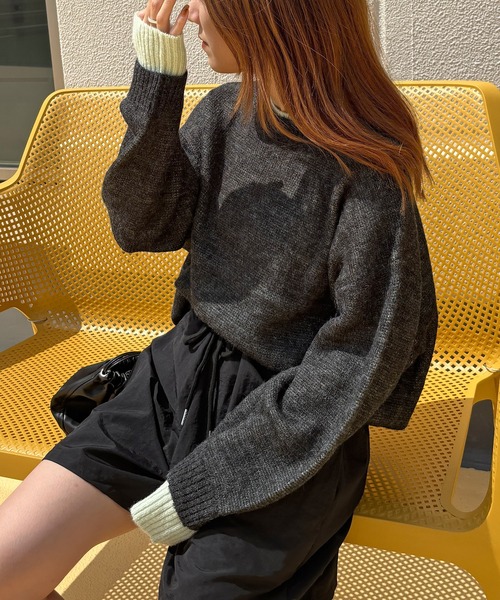 ISOOK（アイスー）の「【ISOOK / アイスー】アクリルモヘア配色レイヤードニット / カラーニット セーター プルオーバー 長袖 バイカラー 配色トップス ミドル丈 ビッグシルエット オーバーサイズ ボリュームスリーブ クルーネック グレー チャコール 春ニット 春服 無地 ZOZOTOWN限定（ニット/セーター・レディース・グレー/チャコールグレー/レッド・FREE）」の16枚目の写真