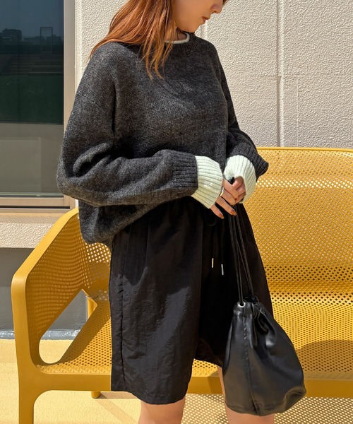 ISOOK（アイスー）の「【ISOOK / アイスー】アクリルモヘア配色レイヤードニット / カラーニット セーター プルオーバー 長袖 バイカラー 配色トップス ミドル丈 ビッグシルエット オーバーサイズ ボリュームスリーブ クルーネック グレー チャコール 春ニット 春服 無地 ZOZOTOWN限定（ニット/セーター・レディース・グレー/チャコールグレー/レッド・FREE）」の5枚目の写真