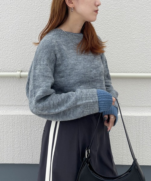 ISOOK（アイスー）の「【ISOOK / アイスー】アクリルモヘア配色レイヤードニット / カラーニット セーター プルオーバー 長袖 バイカラー 配色トップス ミドル丈 ビッグシルエット オーバーサイズ ボリュームスリーブ クルーネック グレー チャコール 春ニット 春服 無地 ZOZOTOWN限定（ニット/セーター・レディース・グレー/チャコールグレー/レッド・FREE）」の8枚目の写真