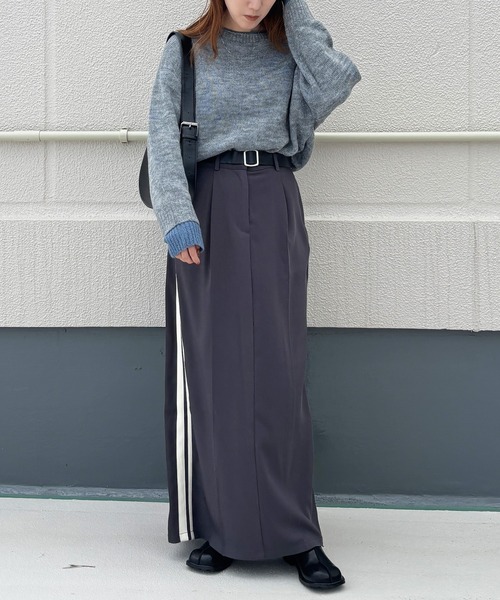 ISOOK（アイスー）の「【ISOOK / アイスー】アクリルモヘア配色レイヤードニット / カラーニット セーター プルオーバー 長袖 バイカラー 配色トップス ミドル丈 ビッグシルエット オーバーサイズ ボリュームスリーブ クルーネック グレー チャコール 春ニット 春服 無地 ZOZOTOWN限定（ニット/セーター・レディース・グレー/チャコールグレー/レッド・FREE）」の22枚目の写真