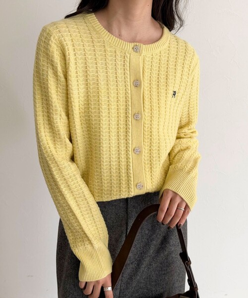 fredy emue（フレディエミュ）の「FR刺繍ケーブル柄ニットカーディガン（ニット/セーター・レディース・ブラウン/イエロー/オフホワイト/チャコールグレー・38）」の7枚目の写真