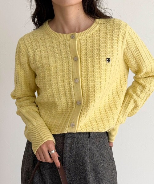 fredy emue（フレディエミュ）の「FR刺繍ケーブル柄ニットカーディガン（ニット/セーター・レディース・ブラウン/イエロー/オフホワイト/チャコールグレー・38）」の10枚目の写真