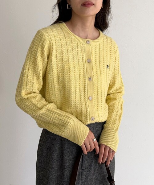 fredy emue（フレディエミュ）の「FR刺繍ケーブル柄ニットカーディガン（ニット/セーター・レディース・ブラウン/イエロー/オフホワイト/チャコールグレー・38）」の11枚目の写真