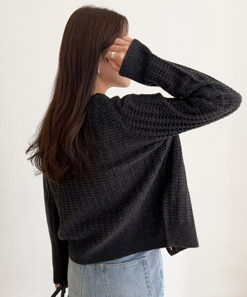 fredy emue（フレディエミュ）の「FR刺繍ケーブル柄ニットカーディガン（ニット/セーター・レディース・ブラウン/イエロー/オフホワイト/チャコールグレー・38）」の20枚目の写真