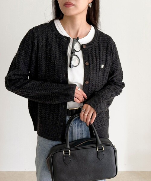 fredy emue（フレディエミュ）の「FR刺繍ケーブル柄ニットカーディガン（ニット/セーター・レディース・ブラウン/イエロー/オフホワイト/チャコールグレー・38）」の21枚目の写真