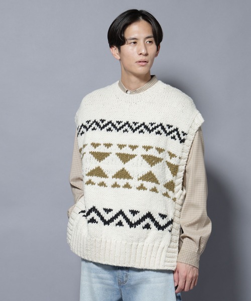 NANO universe（ナノユニバース）の「ペルー産ハンドニットベスト（ベスト・メンズ・ホワイト/ブラック/モカ・M/L）」の2枚目の写真