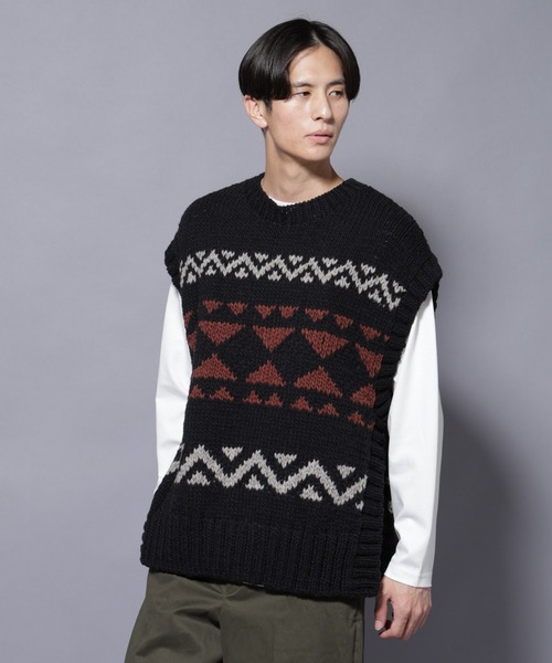 NANO universe（ナノユニバース）の「ペルー産ハンドニットベスト（ベスト・メンズ・ホワイト/ブラック/モカ・M/L）」の3枚目の写真